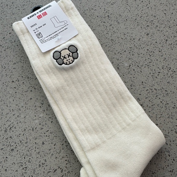 Uniqlo KAWS x Warhol Cream Casual Socks Size 8-11 - Picture 1 of 2